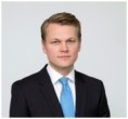 S novými komplikacemi našly akcie Tesly nové dno